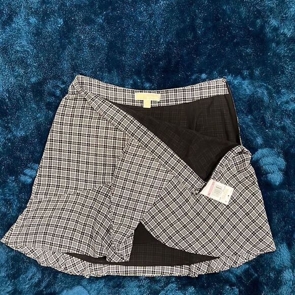41. Michael Kors Black & White Houndstooth mini flounce skirt Size 10 NWT - Picture 8 of 11